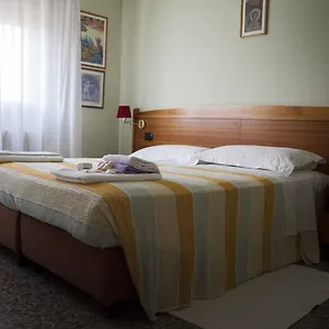  Hotel Trieste